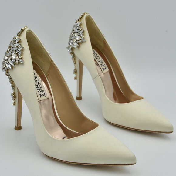 Like-new Badgley Mischka Gorgeous Pointed Toe Evening Shoes Pumps, Ivory, Size 5 - Picture 2 of 14